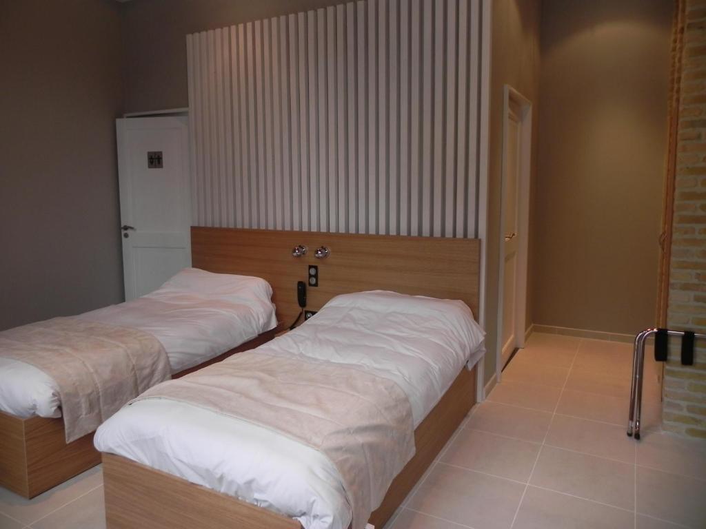 Hotel - Restaurant Au Tonnelier Bergues Quarto foto