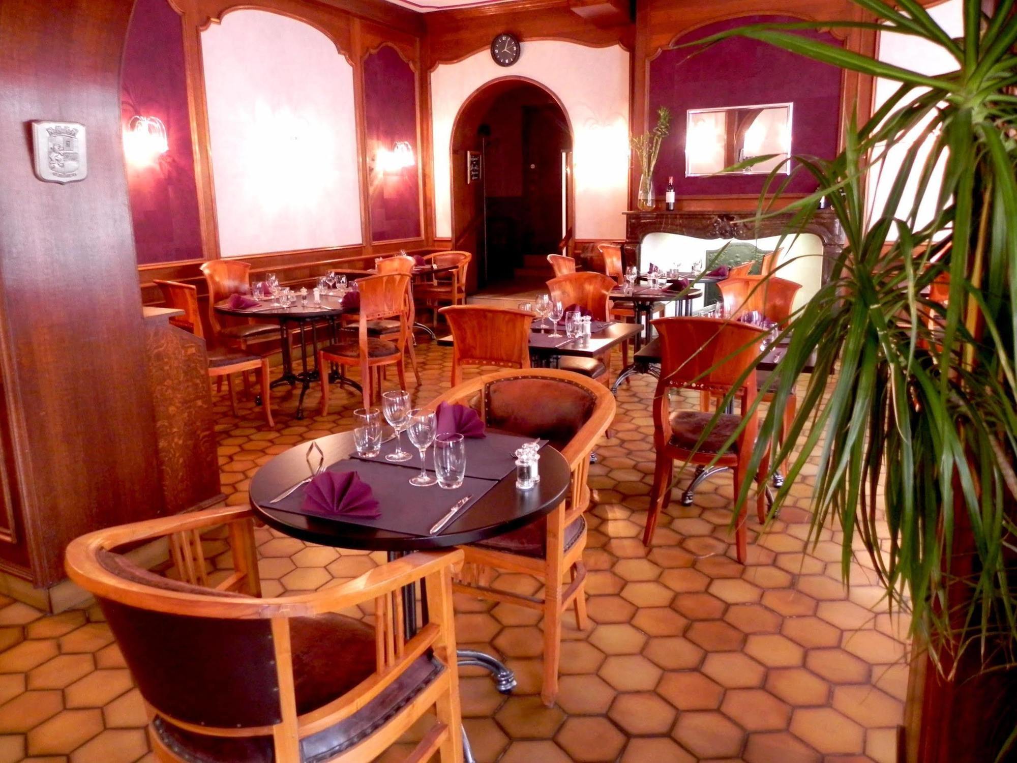 Hotel - Restaurant Au Tonnelier Bergues Exterior foto